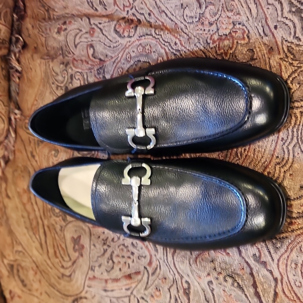Woman loafer Salvatore Ferragamo in box   LC 49046  6 3E  never worn Non smoking